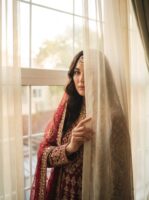 Woman_wearing_wedding_attire_2K_202608192015